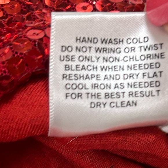 Red Sequin Crop Top. Short Sleeves. Size Large. #Major Maximalism. #Glam #sequin - Picture 7 of 7